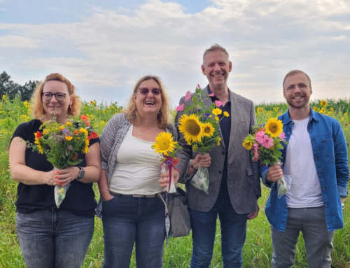 Blumenwiesenbesuch der Future Construct AG: Ein Beitrag zur Natur und ein Tag voller Eindrücke